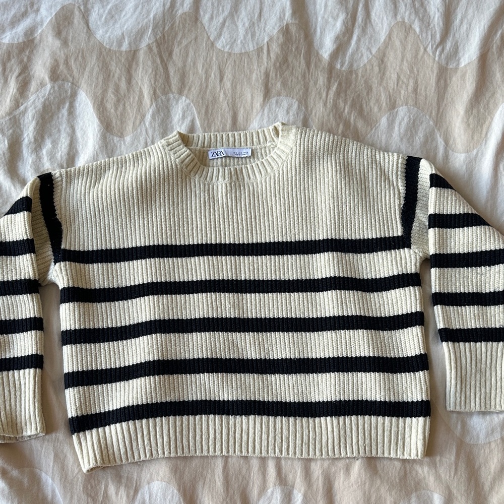Zara Women's Cream and Black Striped Crew Neck Sweater